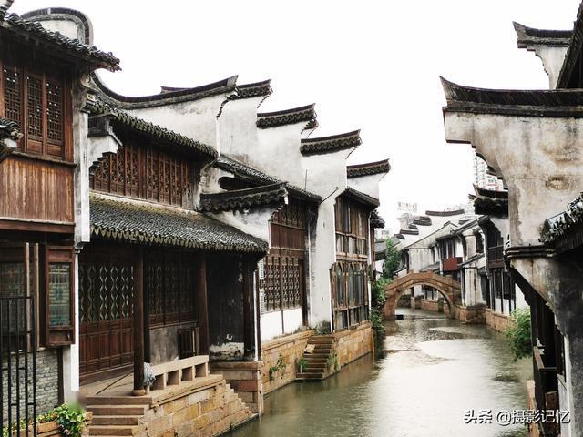 欢迎你踏上到鸡西过大年的路程，请你随我一起平安回到满是黑G车牌的家乡！